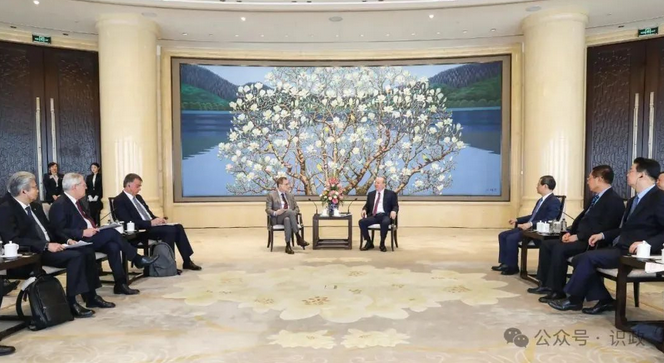 Yin Li Meets with Heads of Multinational Pharma...