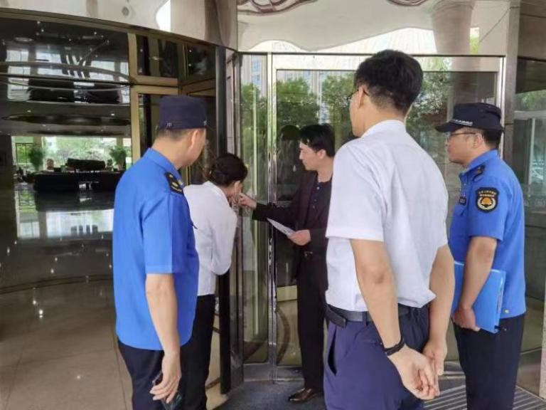 顺义区开展重点公共场所外语标识整改检查工作.jpg