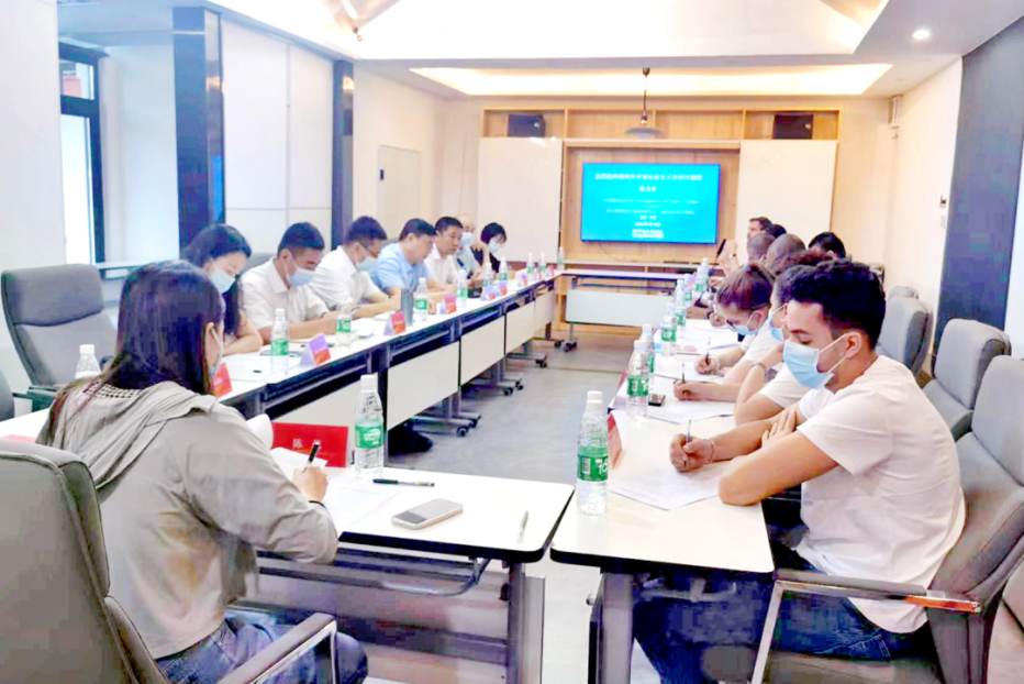 古巴驻华青年外交官赴平谷调研乡村振兴.png 古巴驻华青年外交官赴平谷调研乡村振兴.png