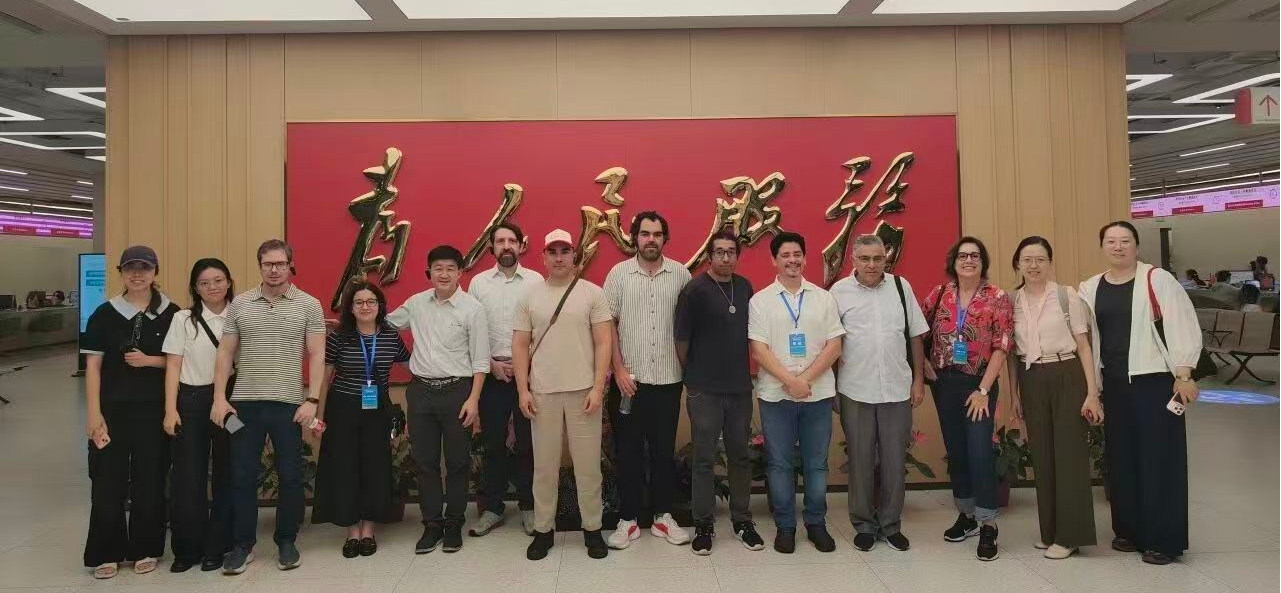 “读懂中国式现代化”工作坊巴西学员走进丰台政务服务中心感受中国式现代化基层温度.png “读懂中国式现代化”工作坊巴西学员走进丰台政务服务中心感受中国式现代化基层温度.png