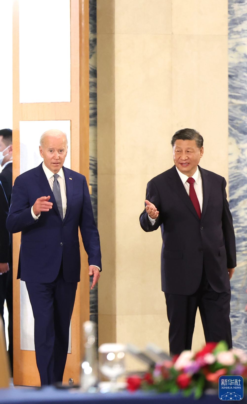 3.当地时间11月14日下午，国家主席习近平在印度尼西亚巴厘岛同美国总统拜登举行会晤。.jpg