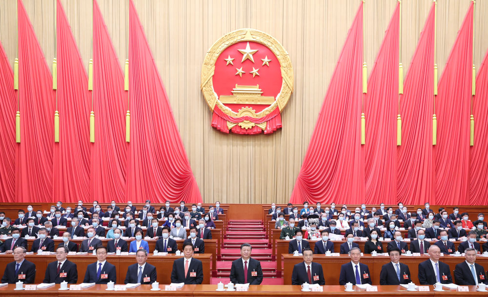 3月5日，第十四届全国人民代表大会第一次会议在北京人民大会堂开幕。党和国家领导人习近平、李克强、栗战书、汪洋、李强、王沪宁、韩正、蔡奇、丁薛祥、李希、王岐山等出席会议。 新华社记者 鞠鹏 摄.jpg