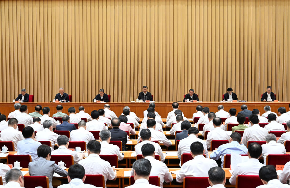 7月17日至18日，全国生态环境保护大会在北京召开。中共中央总书记、国家主席、中央军委主席习近平出席会议并发表重要讲话。李强、赵乐际、王沪宁、蔡奇、丁薛祥、李希出席会议。新华社记者 饶爱民 摄.jpg