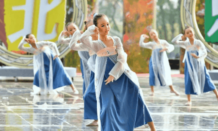 五大洲欢聚北京 五千人舞动世园-演出回顾.gif