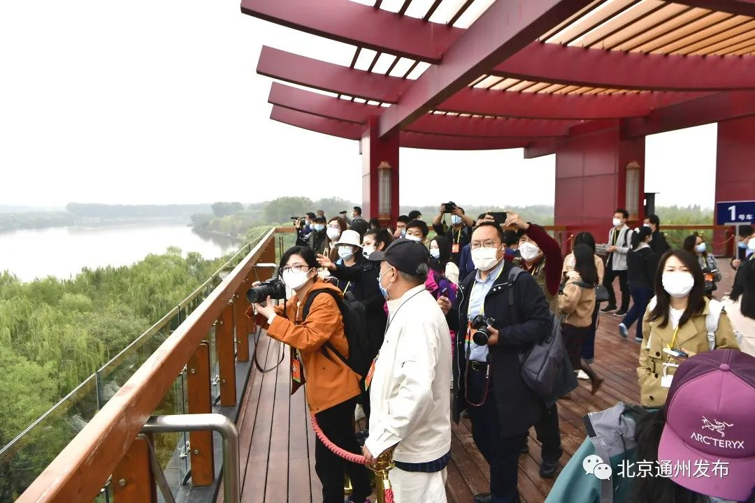 党的二十大新闻中心组织中外媒体记者走进城市副中心，感受“千年之城”高质量发展.png