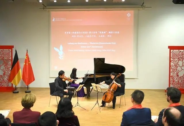 “欢乐春节”庆典音乐会现场.jpg
